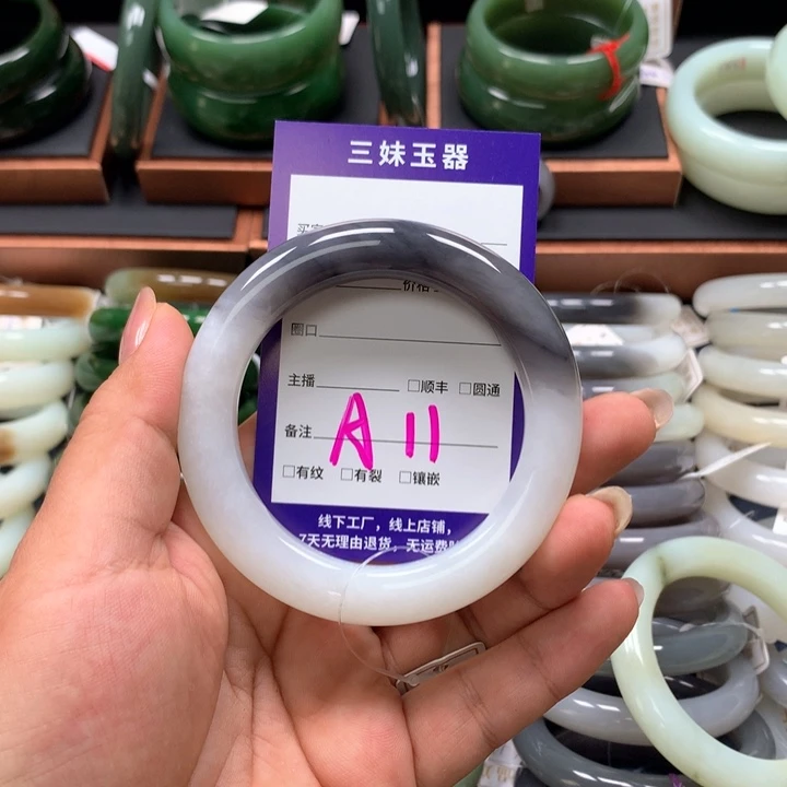 【闪购商品】和田玉手镯未镶嵌小**凡
