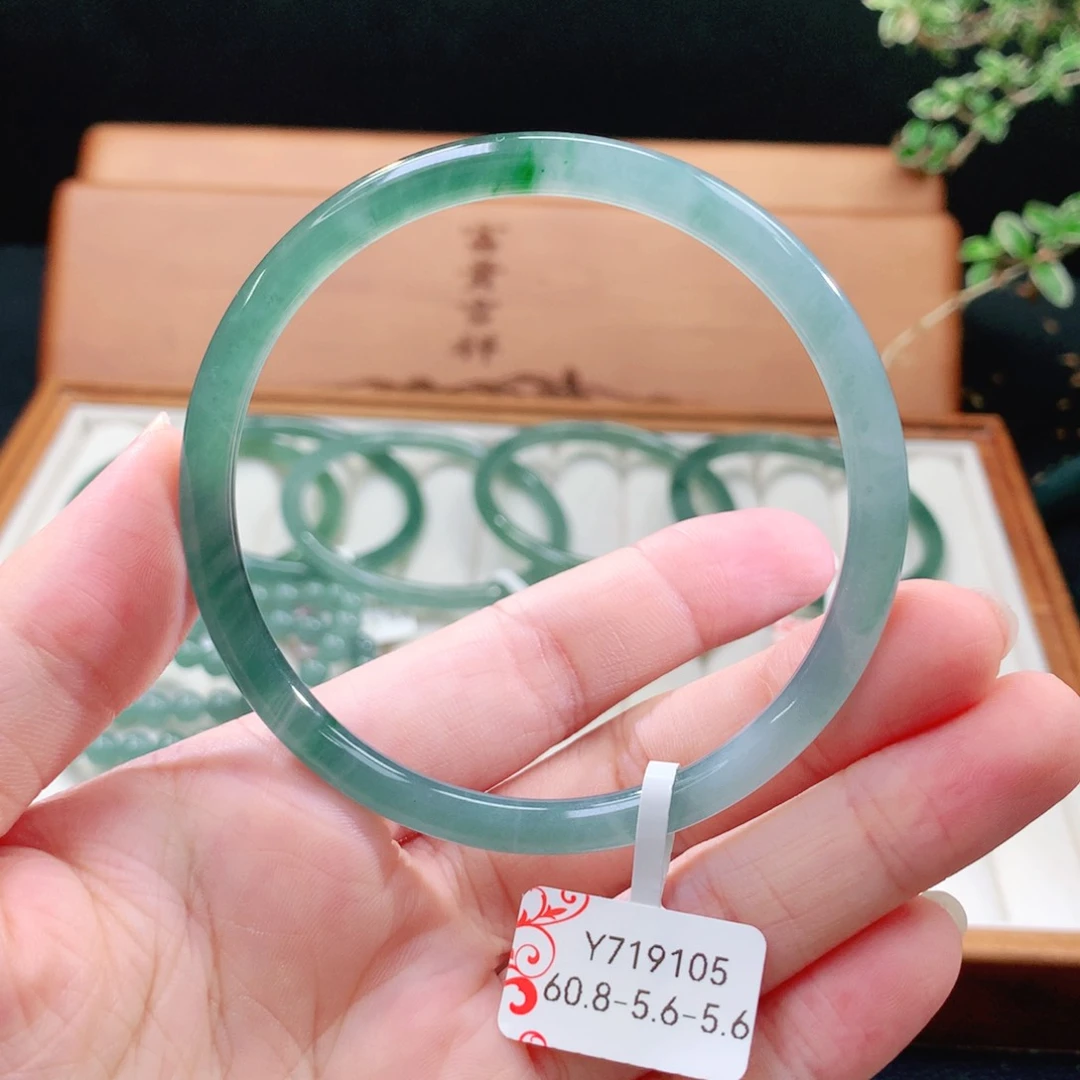 翡翠手镯（圆镯）未镶嵌