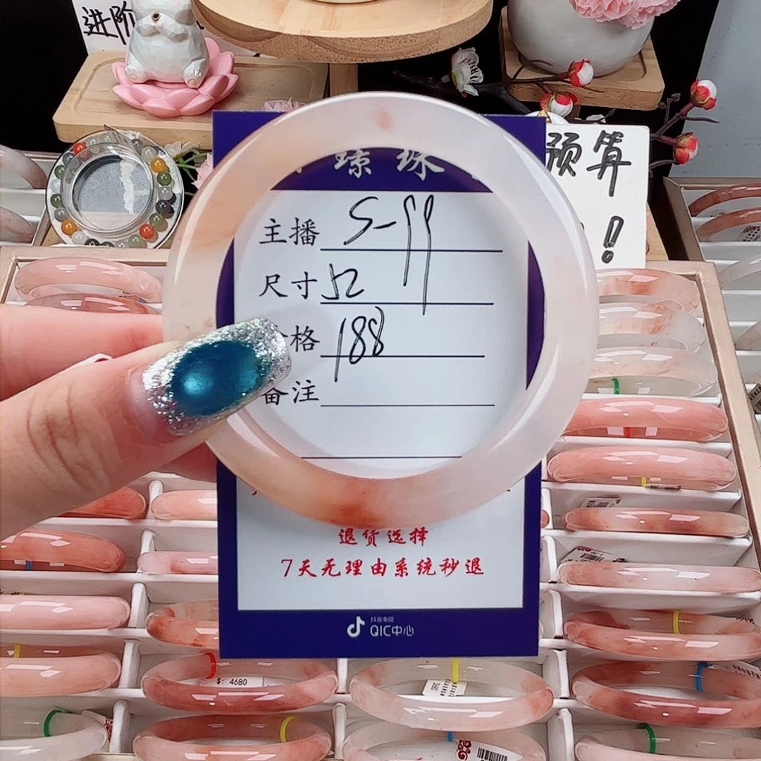 未镶嵌手镯石英质玉