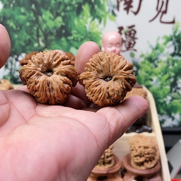 文玩核桃吊坠大*拉丝凹底南疆石