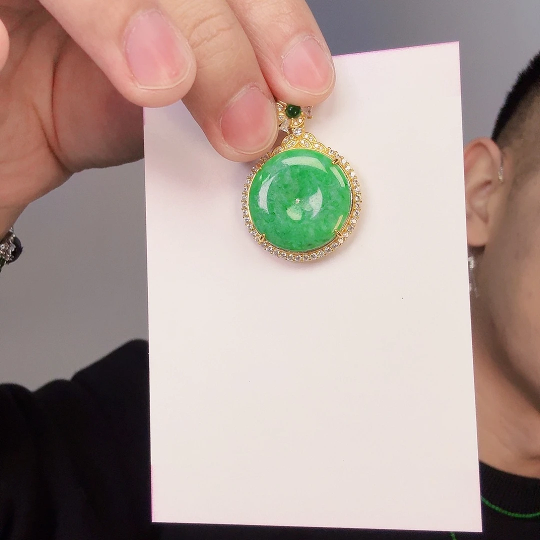 翡翠颈饰未镶嵌一件