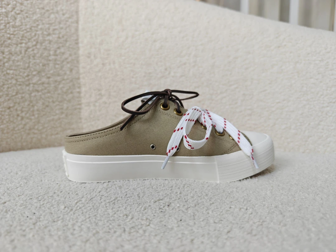 老王甄选 夏季新款 时尚休闲百搭双色鞋垫包头式女士帆布鞋