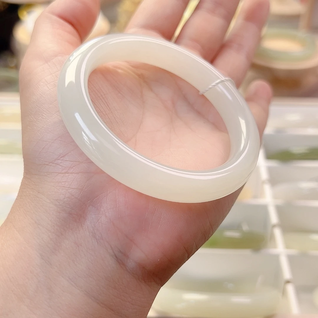 和田玉未镶嵌手镯