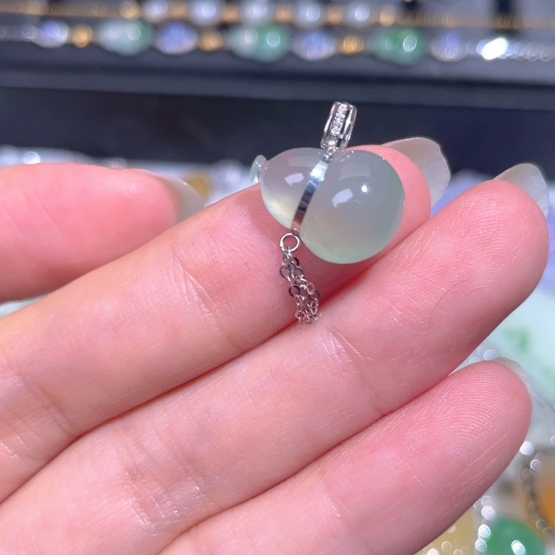 颈饰18K金镶嵌翡翠翡翠