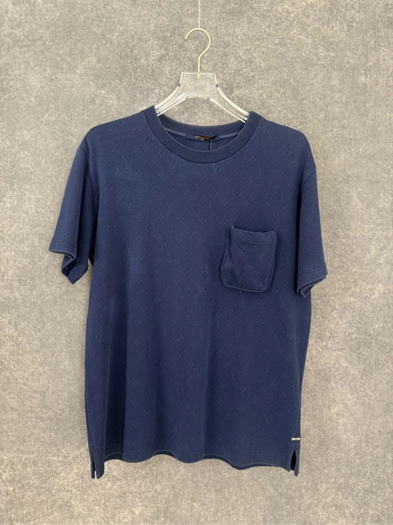 99新 LouisVuitton/路易威登  暗纹满印胸口口袋短袖M码