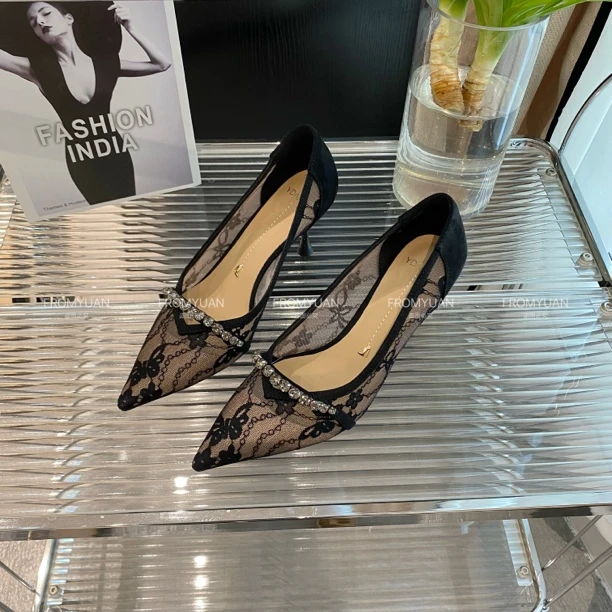 26W1521春季黑色百搭暗黑风蕾丝尖头春秋细跟春夏高跟鞋镂空