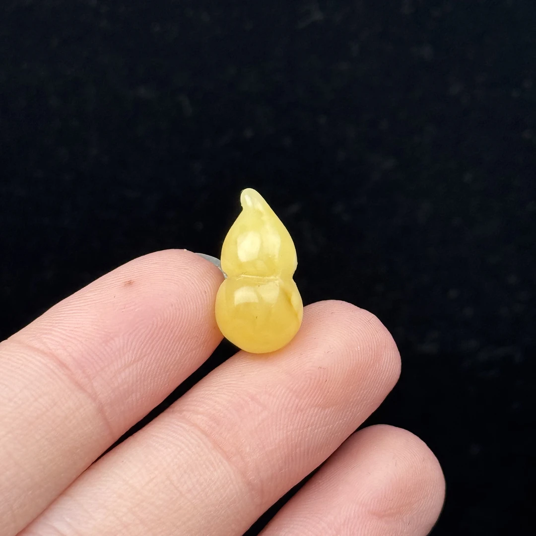 K8180天然原矿蜜蜡 葫芦8.3*15.9mm 支持鉴定 假一罚十