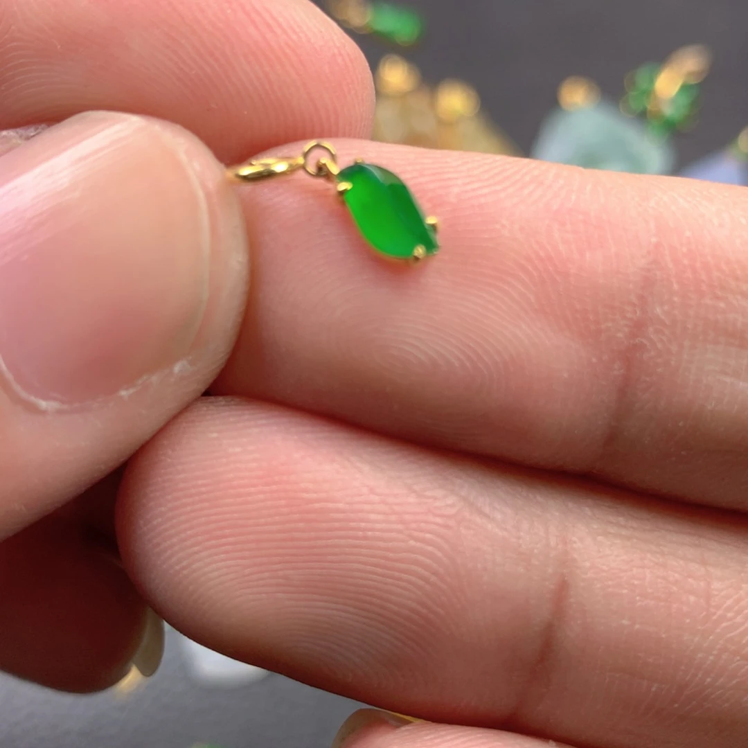 【闪购商品】颈饰18K金镶嵌翡翠翡翠