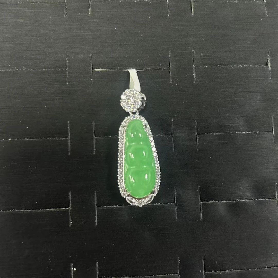 绿翠色福豆玉石吊坠