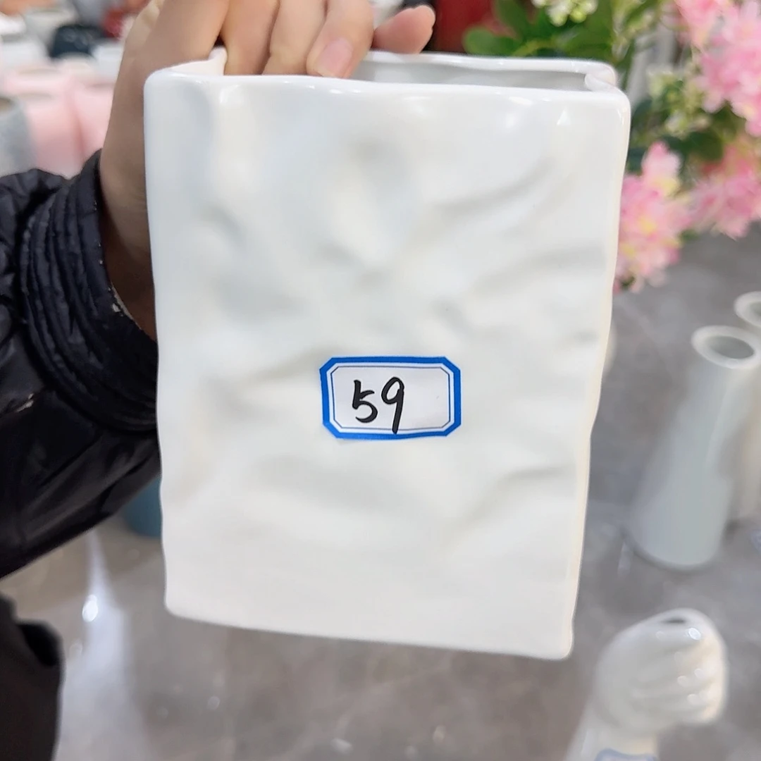 瓶59号白色小方陶瓷高16厘米瑕疵一个