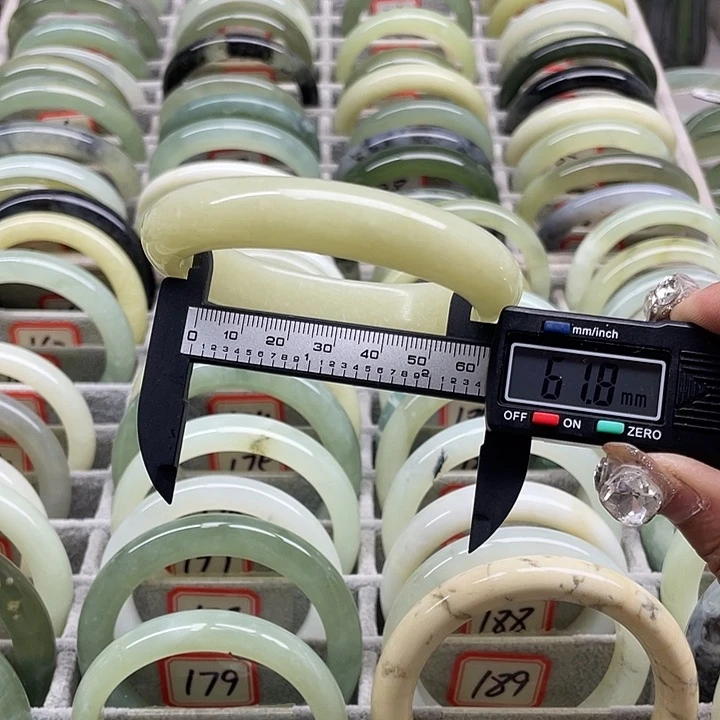 蛇纹石玉未镶嵌手镯164