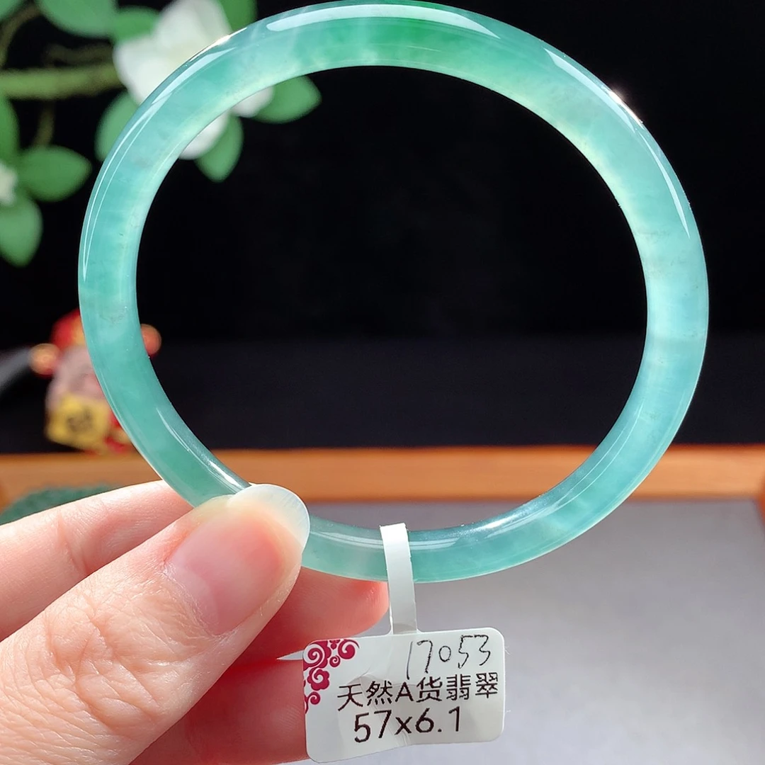 未镶嵌手镯（圆镯）翡翠