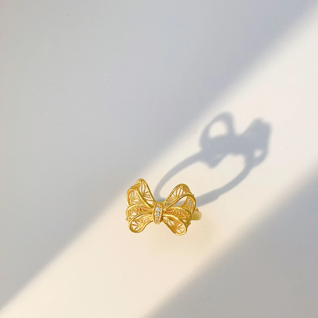足金点钻镂空蝴蝶结戒指黄金花丝女款精美戒指