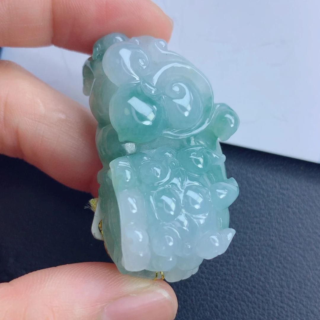 翡翠未镶嵌颈饰貔貅