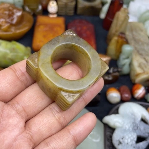 蛇纹石玉未镶嵌颈饰34