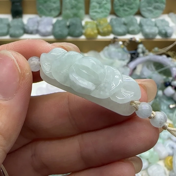 翡翠未镶嵌颈饰手牌