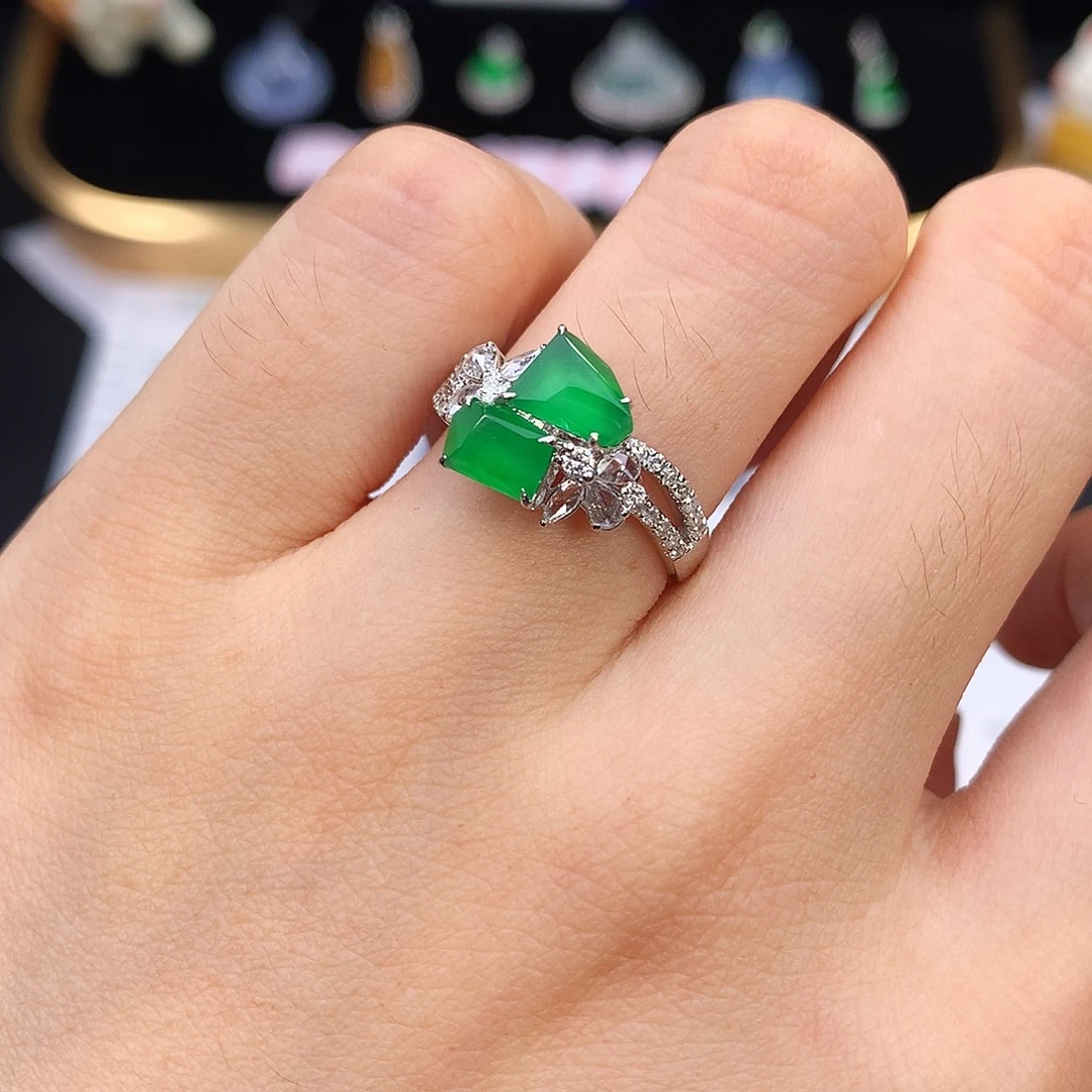 翡翠18K金镶嵌挂件天然缅甸翡翠Ａ货戒指