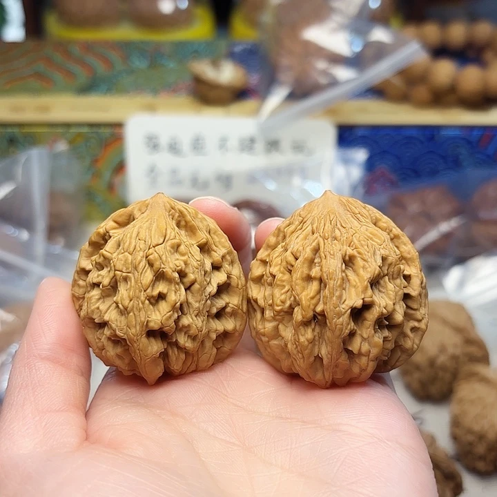 文玩核桃吊坠虎头39