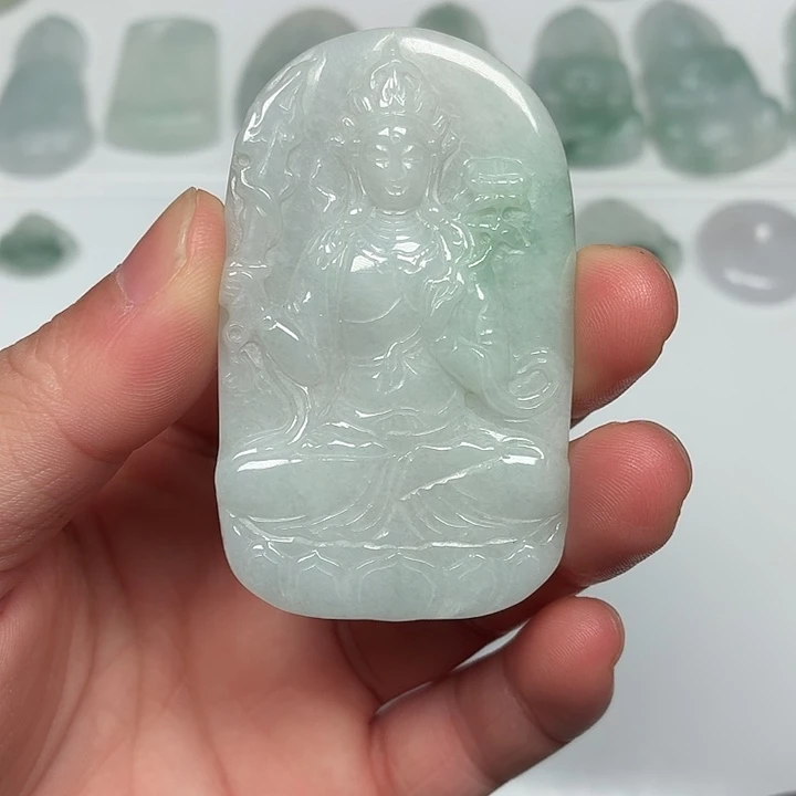 翡翠未镶嵌颈饰虚空藏