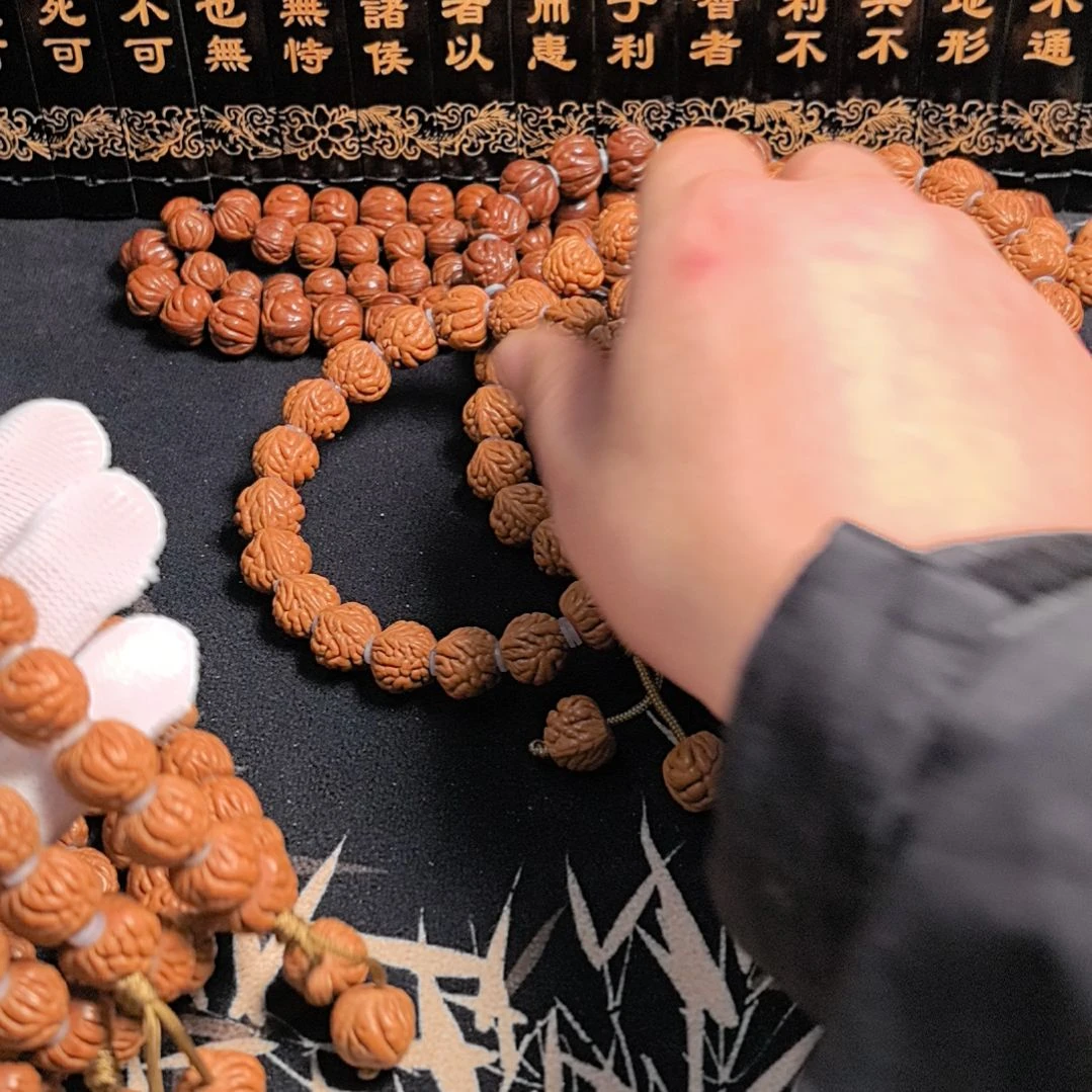 桃核吊坠豹子头手持