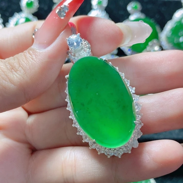 翡翠颈饰未镶嵌