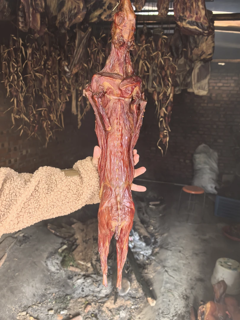 老北川农家散养烟熏兔