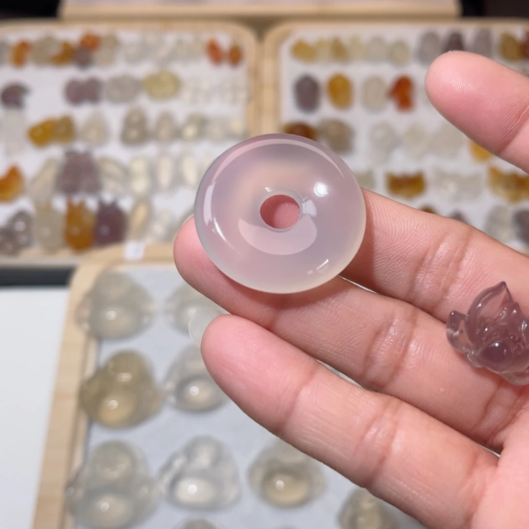 玛瑙/玉髓颈饰合金笑