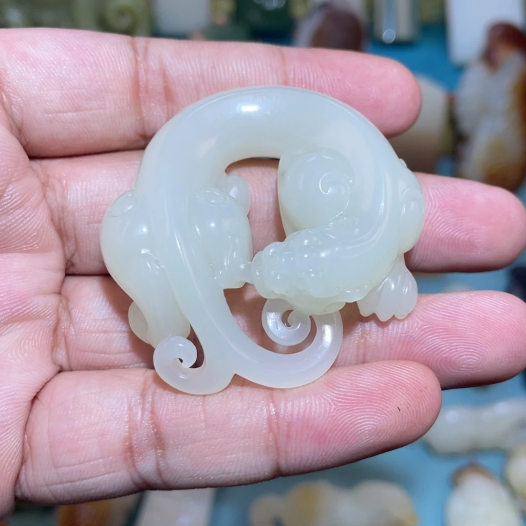颈饰未镶嵌和田玉（糖玉）