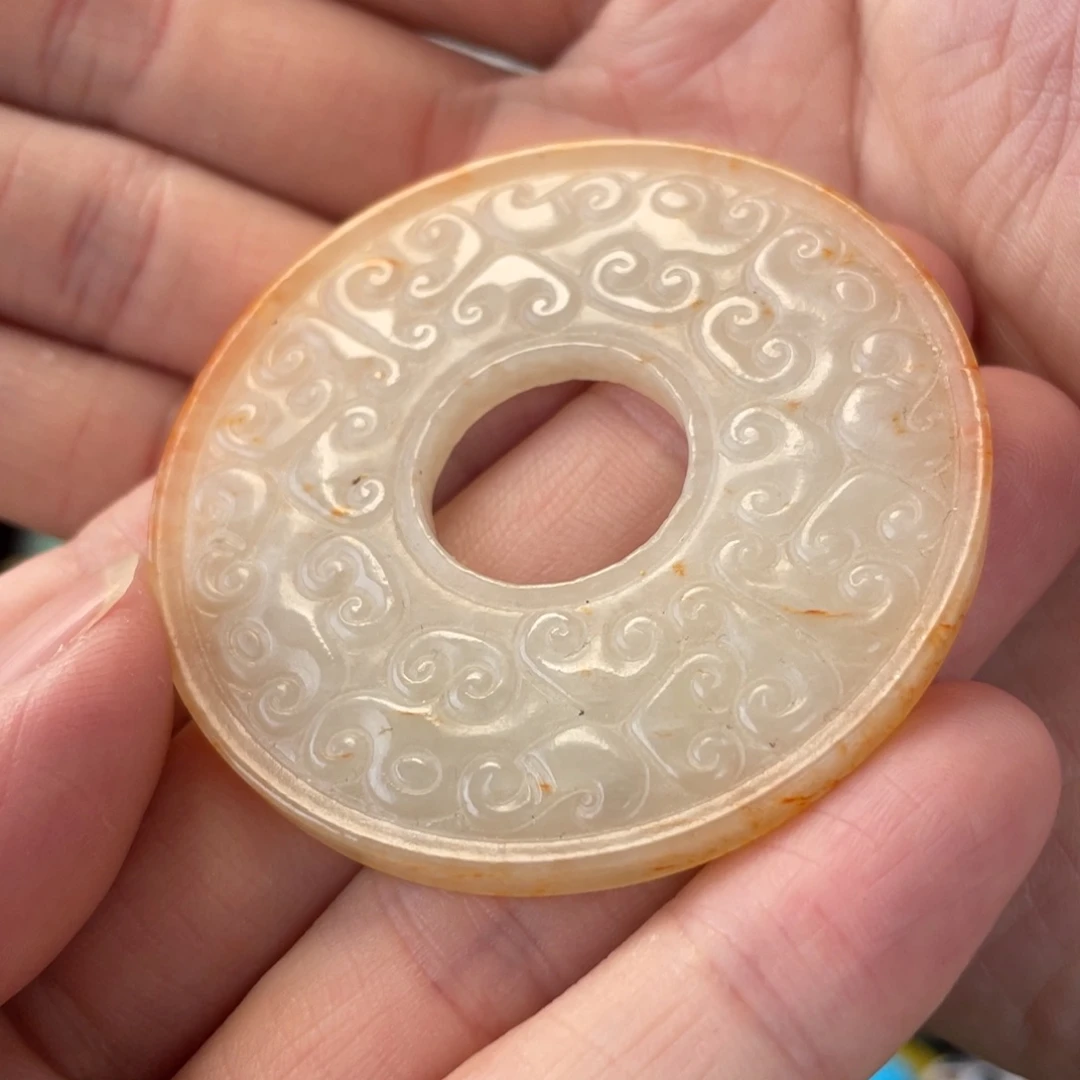 和田玉未镶嵌挂件在*上