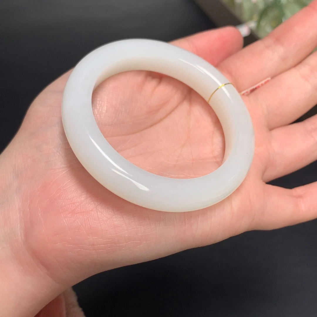 和田玉手镯未镶嵌50