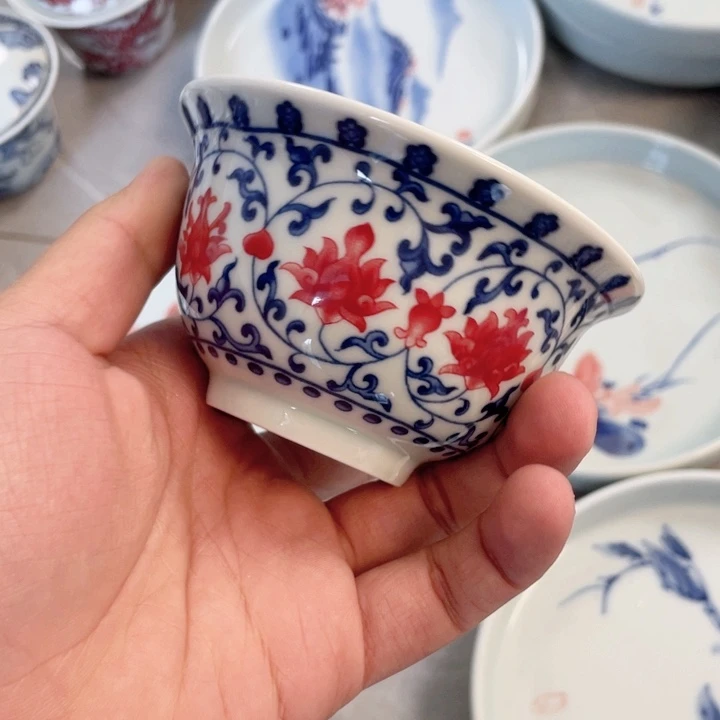 瓷片釉里红缠枝莲主人杯