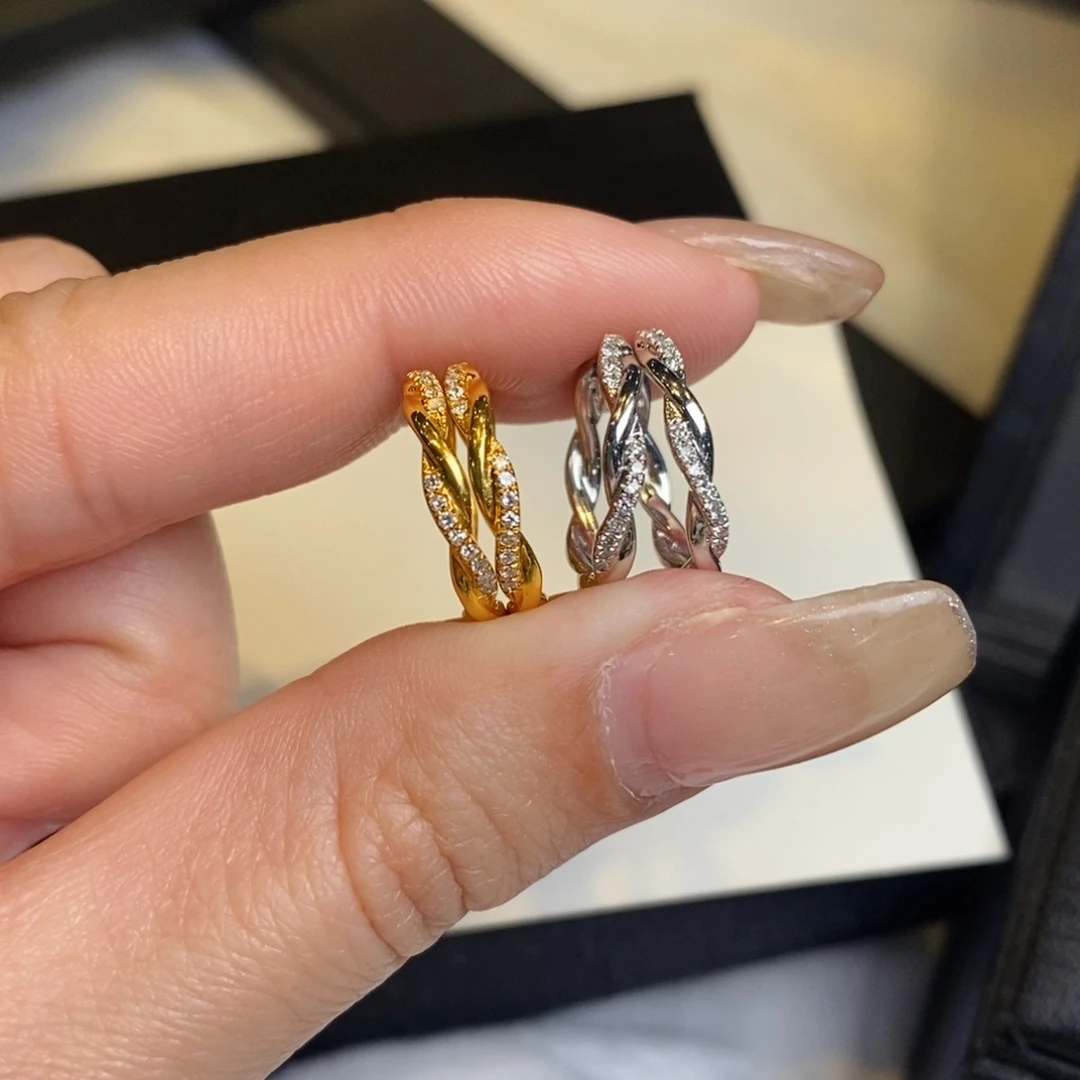 钻石耳饰18K金镶嵌麻花款小O型耳扣 多样性一对发货