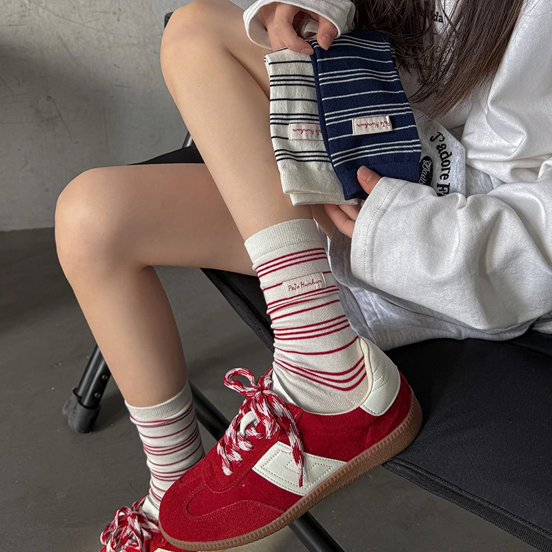 2025春夏新款袜子女韩系条纹布标中筒棉袜ins学院风堆堆袜长筒袜
