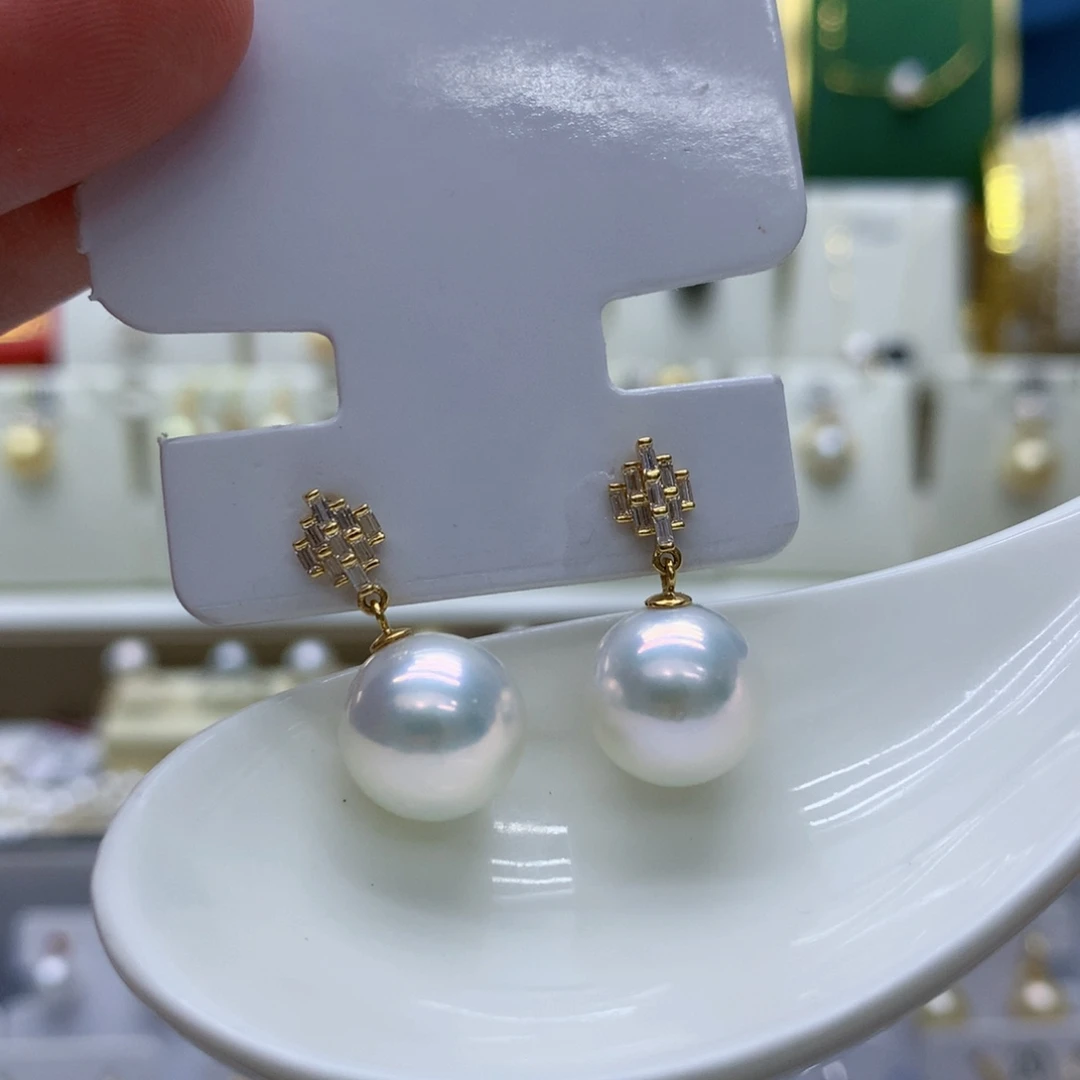 耳饰18K金镶嵌淡水珍珠