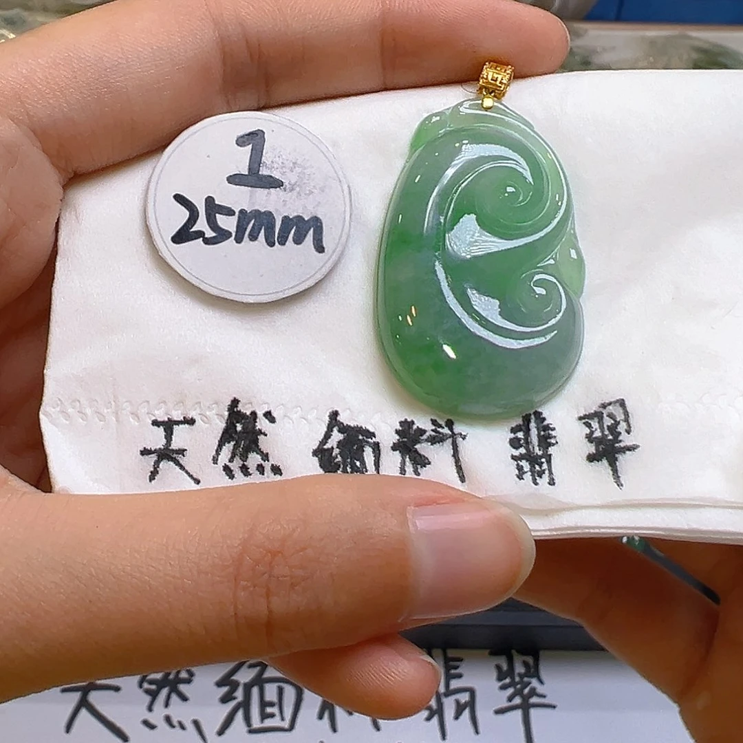 翡翠颈饰18K金镶嵌翡翠