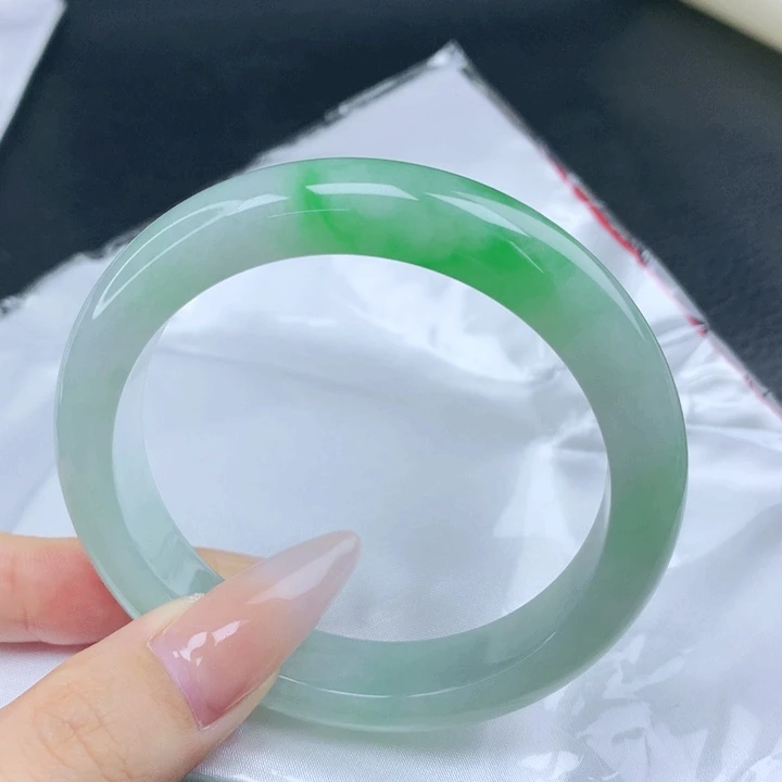 翡翠手镯未镶嵌58-59圈口