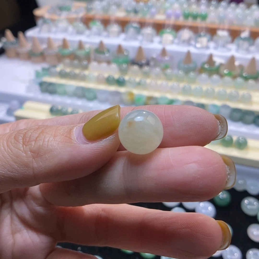 翡翠未镶嵌颈饰12.6洒金