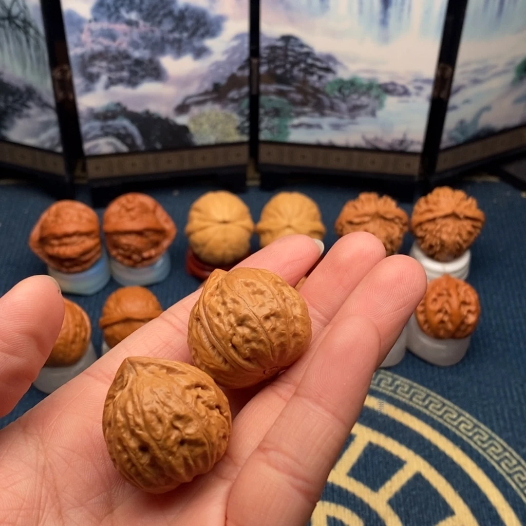文玩核桃把件小桃心