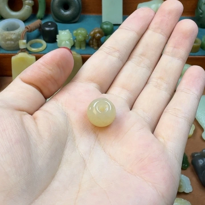 云***轻颈饰未镶嵌和田玉