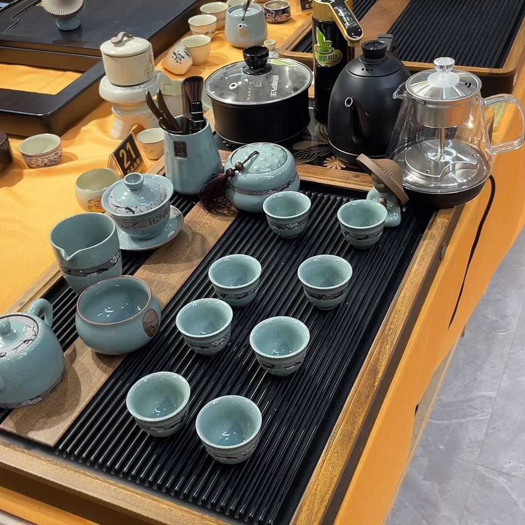 龙凤的父亲在其家乡安图山