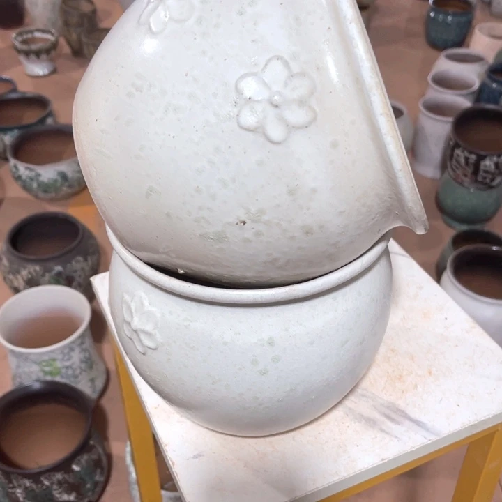 紫砂花盆口径20高度18两只小瑕疵