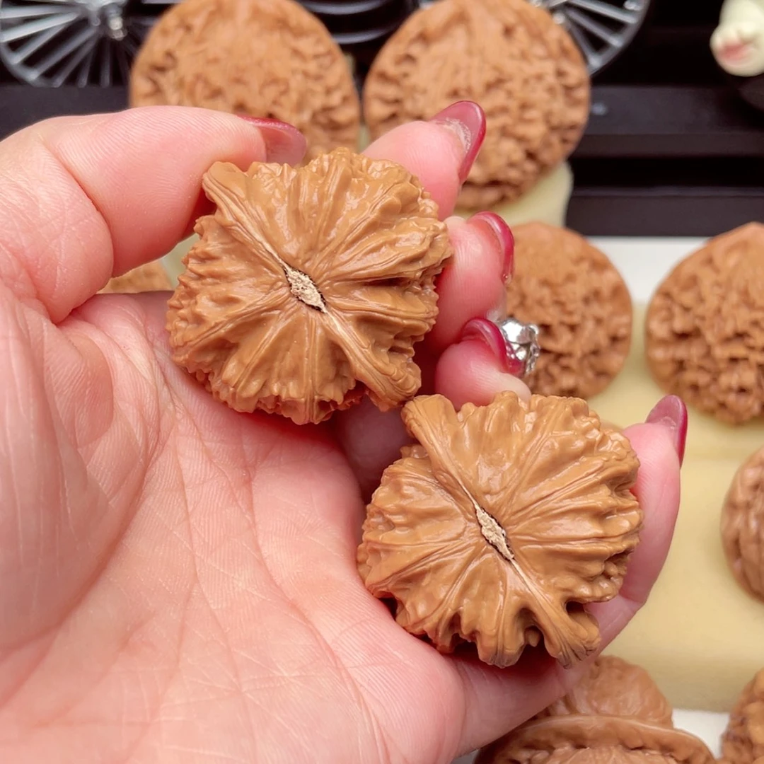 【闪购商品】吊坠桃核白狮41尺已打底