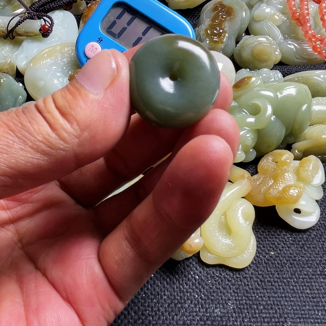 和田玉未镶嵌吊坠(不含链)领****商