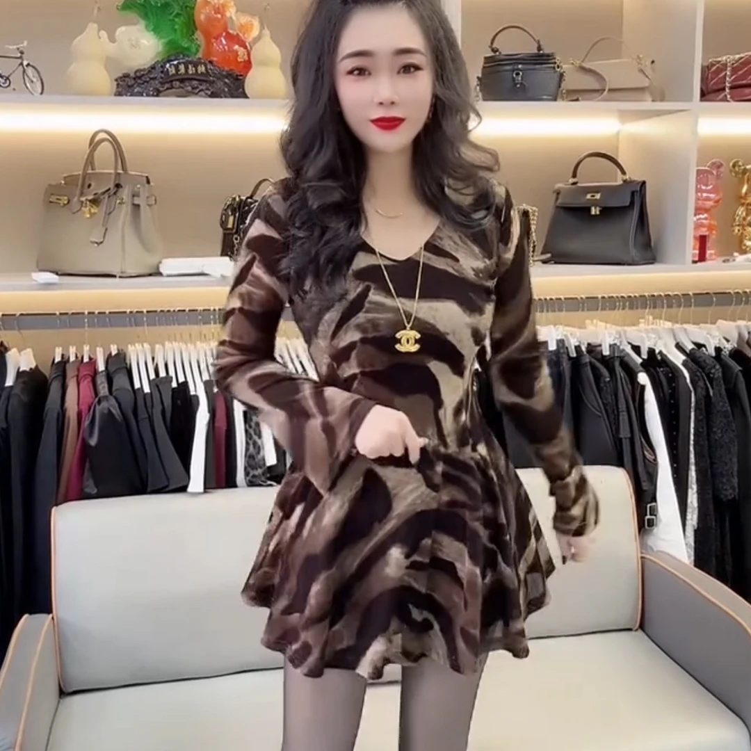 网红洋气气质显瘦长袖连衣裙百搭春季减龄打底