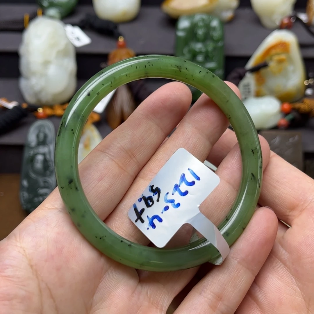 和田玉（碧玉）未镶嵌把件