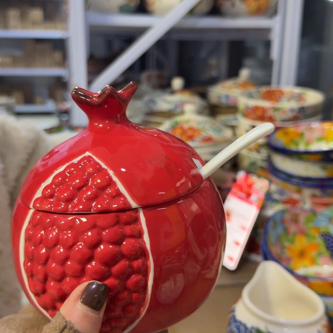 瓷600毫升石榴盐罐一只