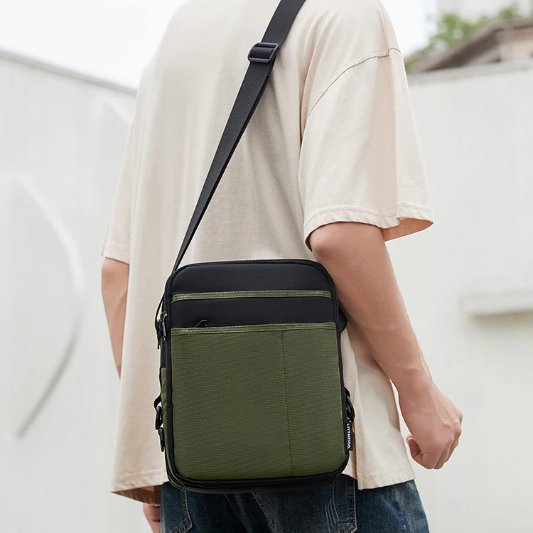男士斜挎包2025新款时尚休闲男包单肩包男款出行轻便尼龙小背包潮