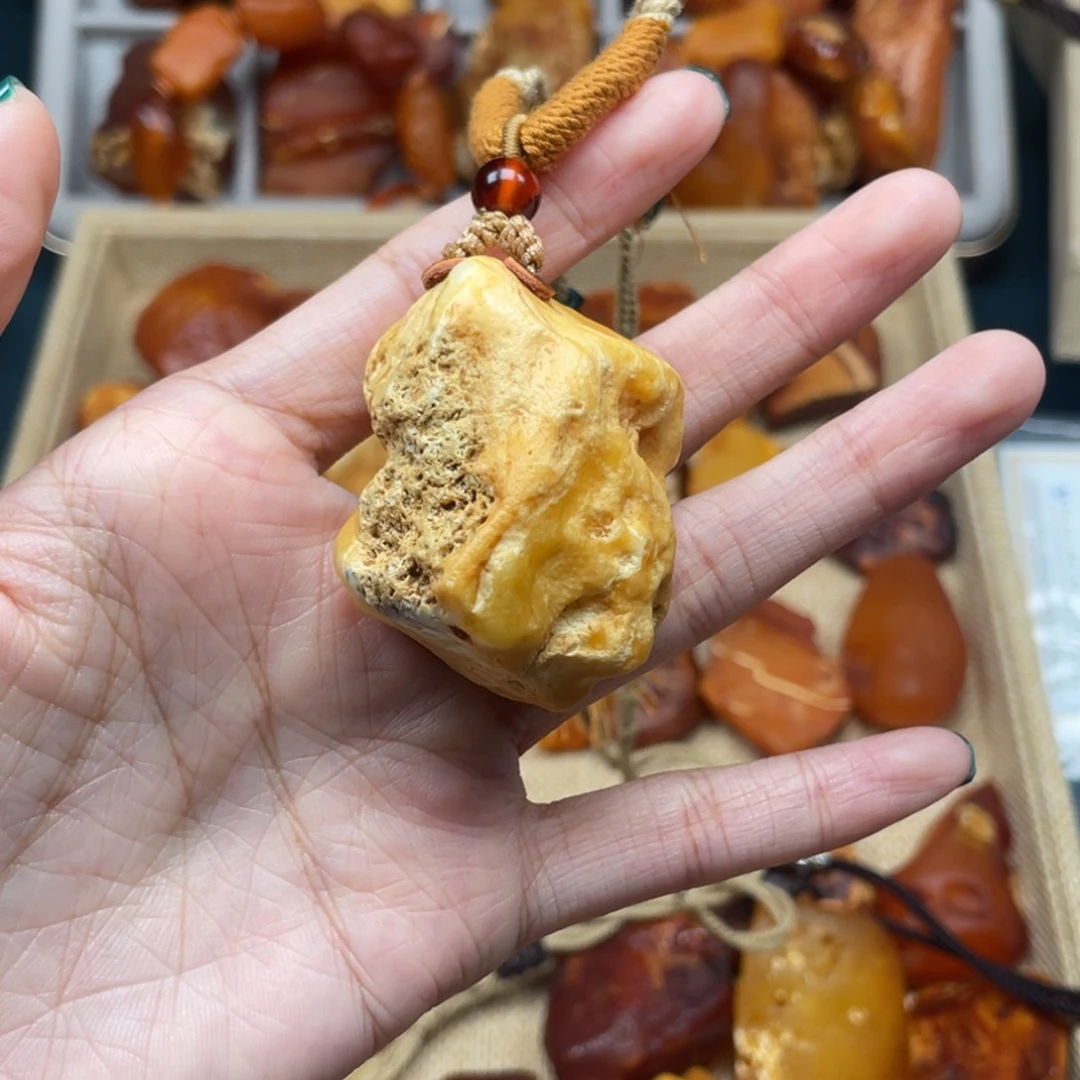 琥珀未镶嵌珠宝奇石