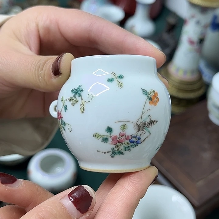 瓷片精美的陶瓷摆件……