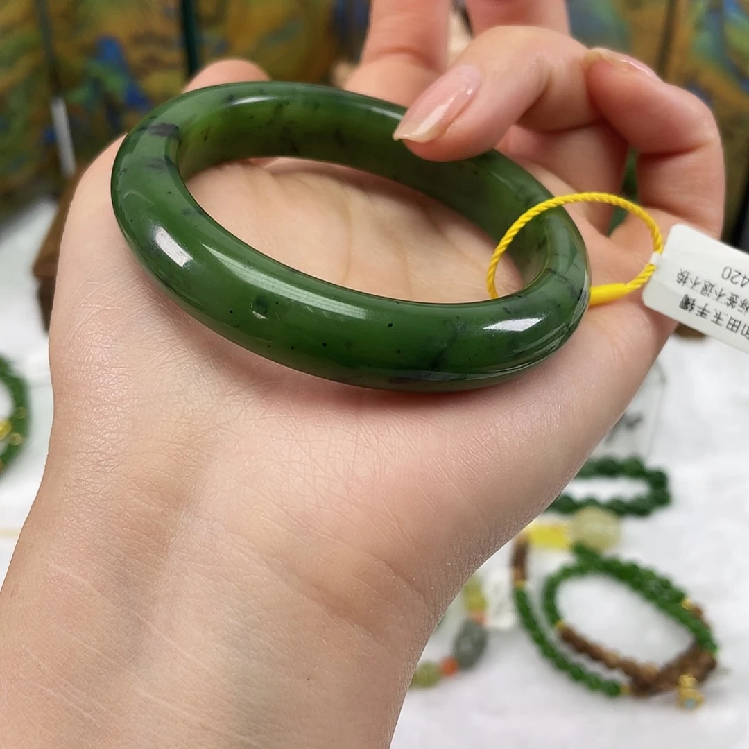 和田玉（碧玉）未镶嵌手镯